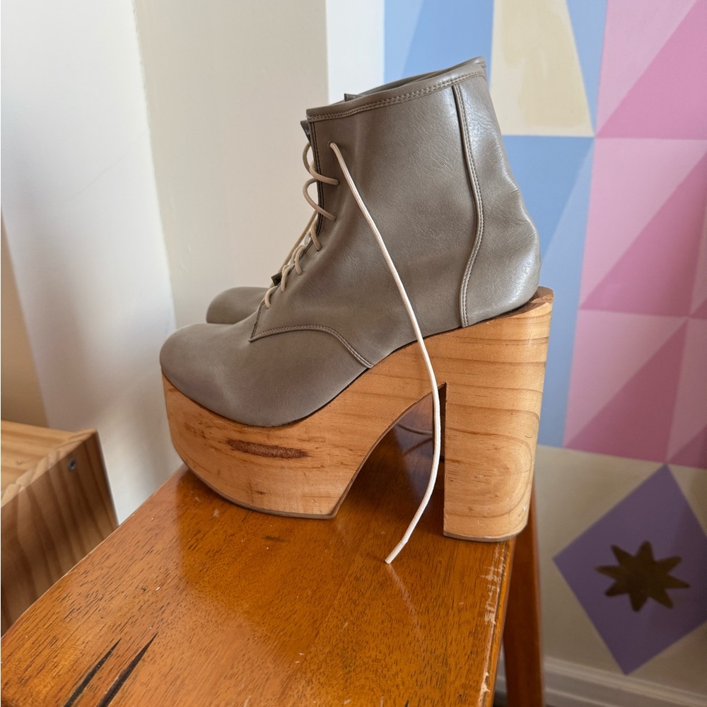 deandri platforms size 7